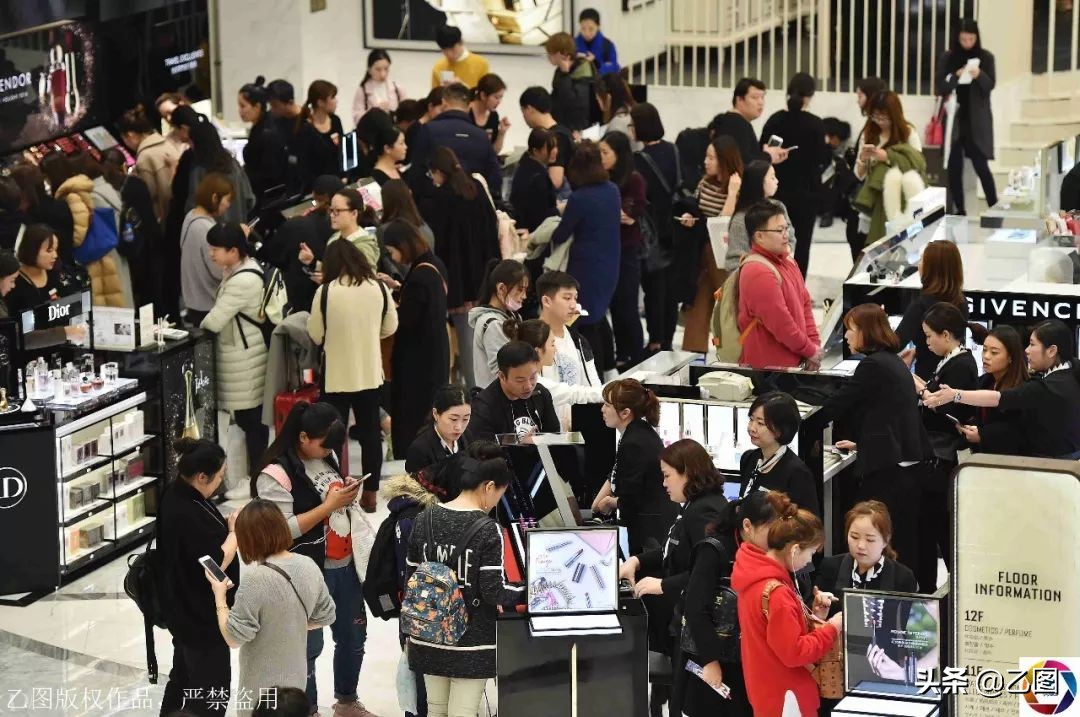 中国游客时隔9月再现韩国免税店,中国游客挤爆韩国免税店