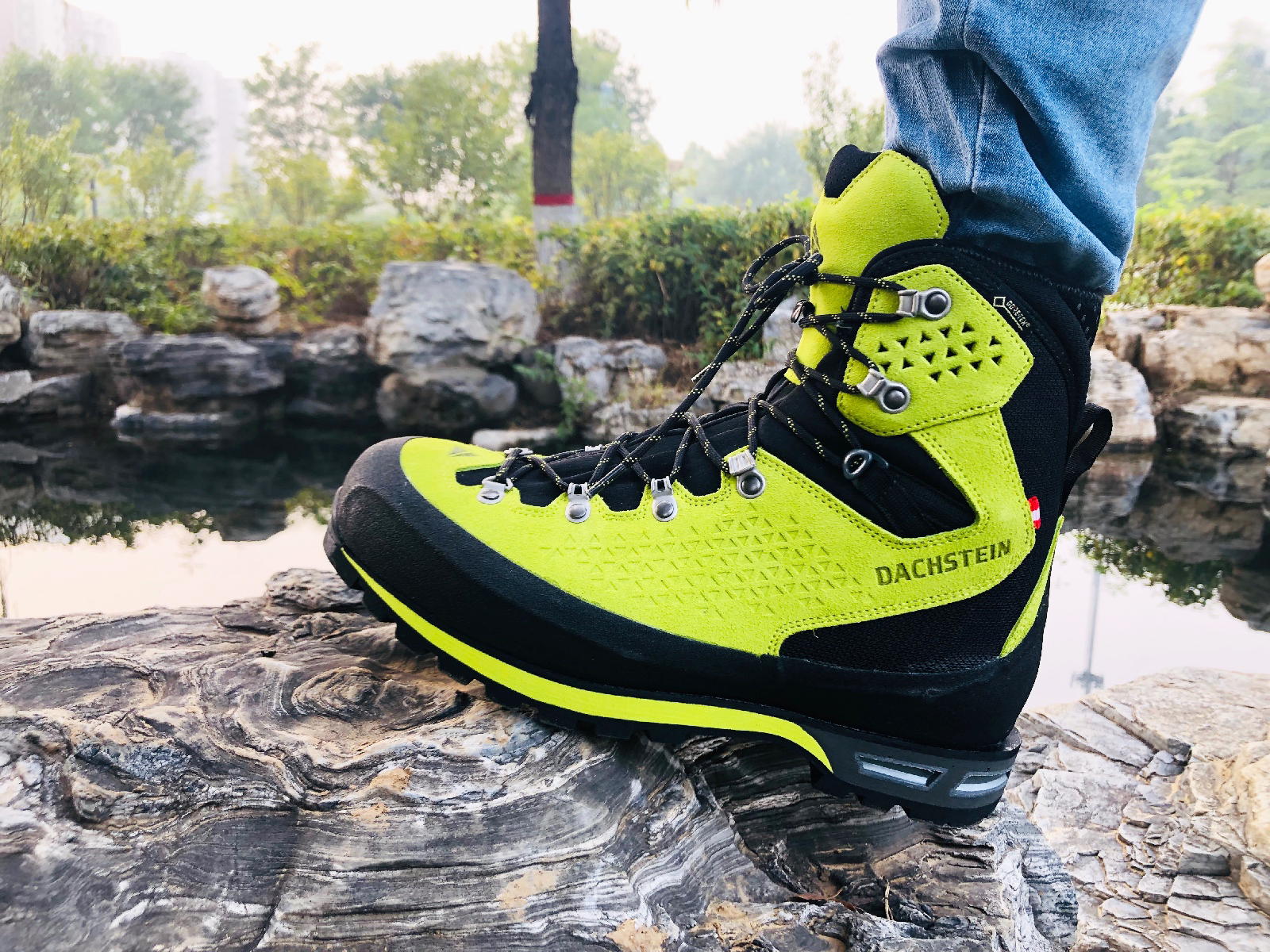 高帮登山鞋的缺点,lowa高帮登山鞋测评