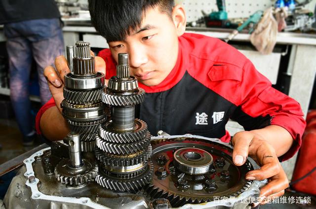 荣威ei6变速箱换挡有顿挫感,19款荣威ei6变速箱渗油