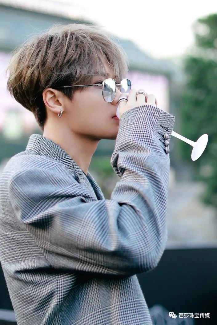 撞衫撞物尴尬瞬间,撞衫撞鞋子有点尴尬