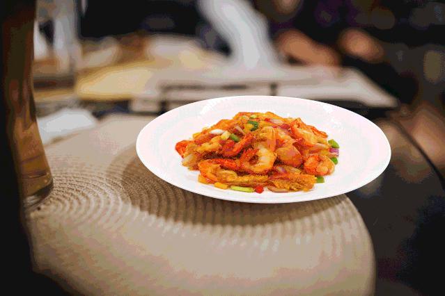 听说有群机器人乘“太空舱”悄然登陆广州?