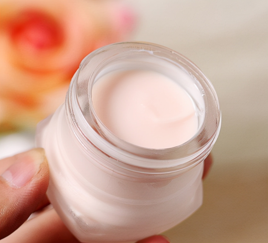 女性保养自己的护肤品前十,脸部保养必备护肤品都有哪些