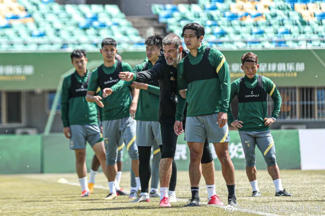 国安开局强势视频,国安小球迷与于大宝