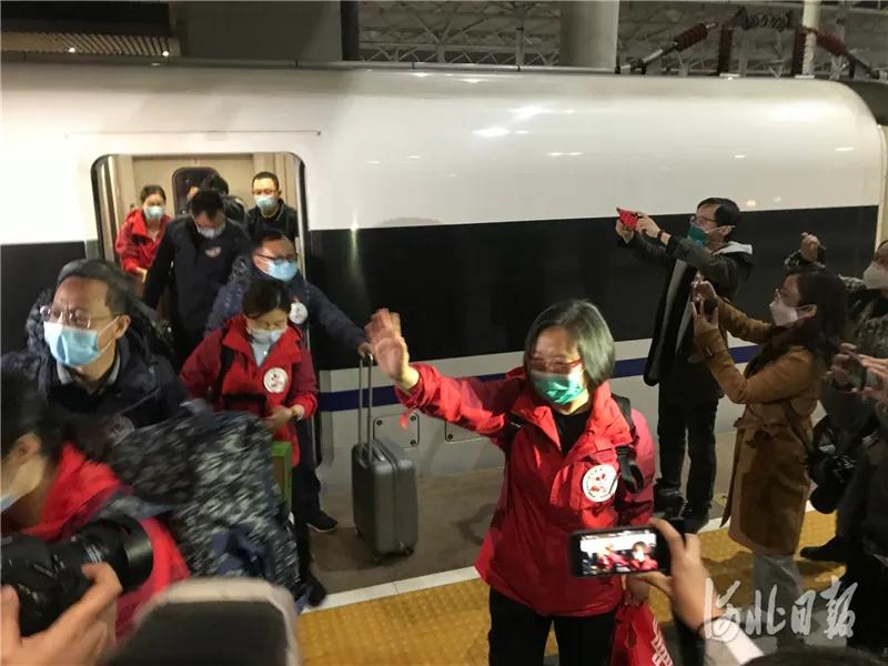 河北确诊病例继续0增长！唐山市丰润区人民医院发布一境外输入病例相关情况，15位河北英雄自神农架星夜凯旋