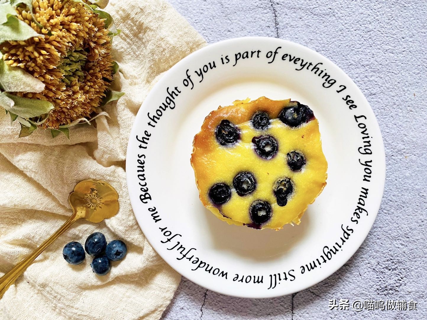 不加面粉和糖，搅一搅烤一烤就做好！没想到娃吃的蛋糕还能这么做