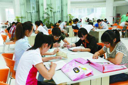 实验班和普通班的区别,高中普通班与重点班有什么区别