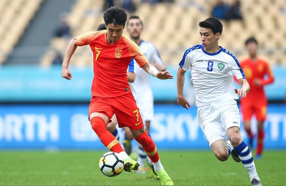 23岁男子一脚踢飞11岁男孩,23岁男子一脚踢飞11岁踢球男孩