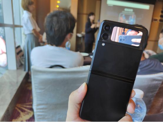 samsunggalaxyzflip35g,三星galaxyzflip4体验效果