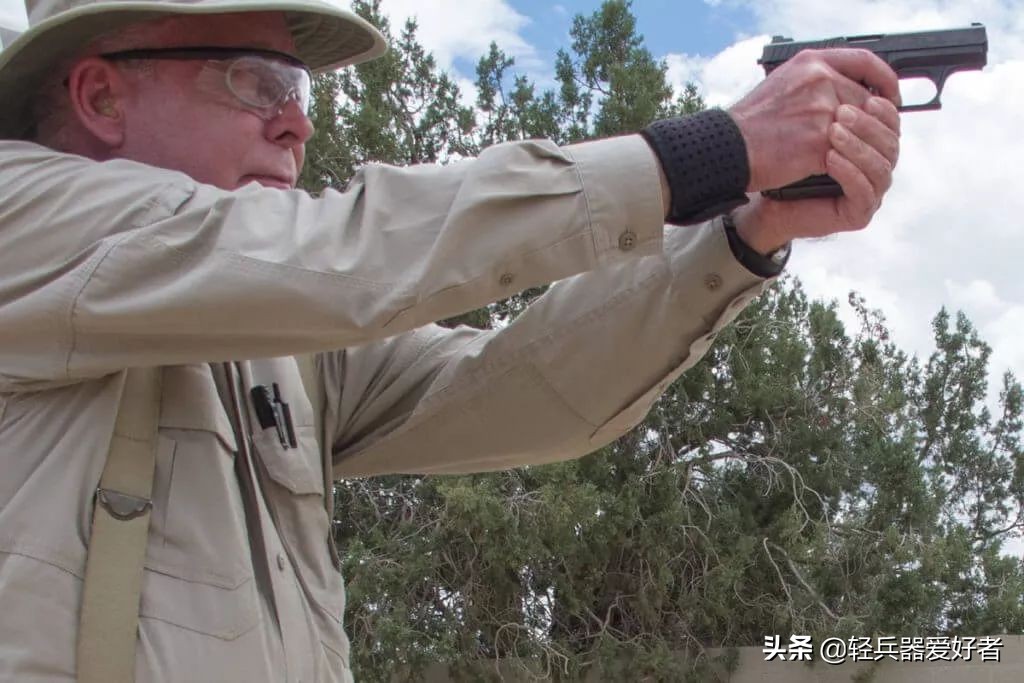 为反恐而生！这支P7M8手枪停产十余年，仍是警察反恐利器