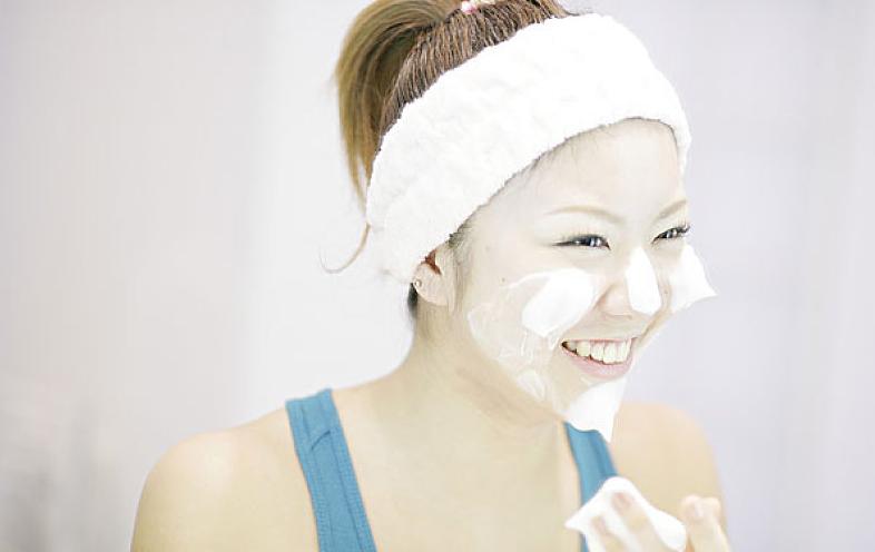 热水和冷水哪个洗脸容易长痘,热水洗脸和洗面奶洗脸哪个好