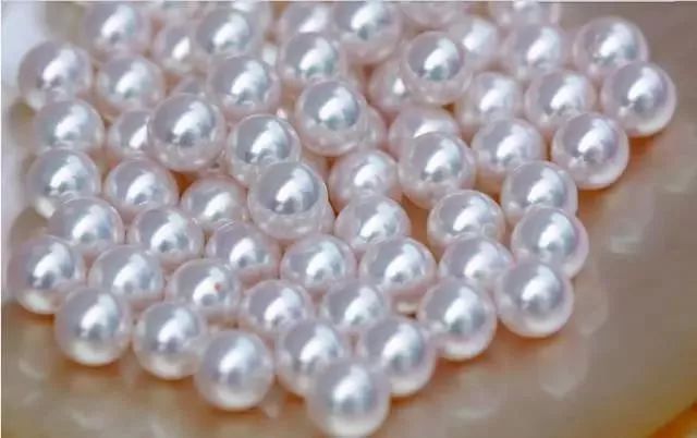 戴上珍珠发夹就是小仙女,当女人戴上眼镜