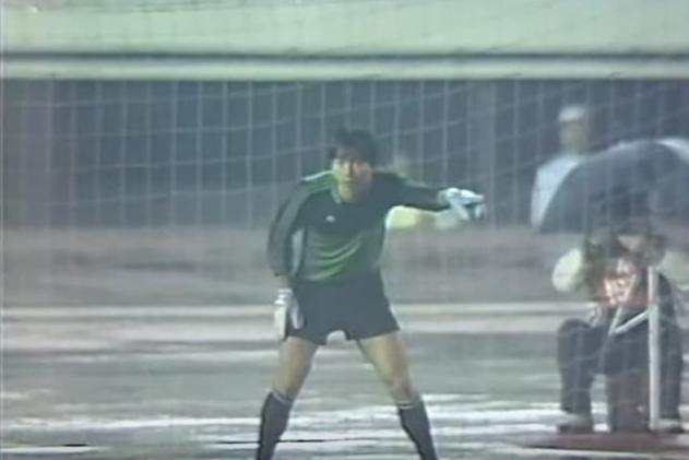 钢门虎将！亚青赛面对单刀球虎口拔牙被严重踢伤昏迷送进医院