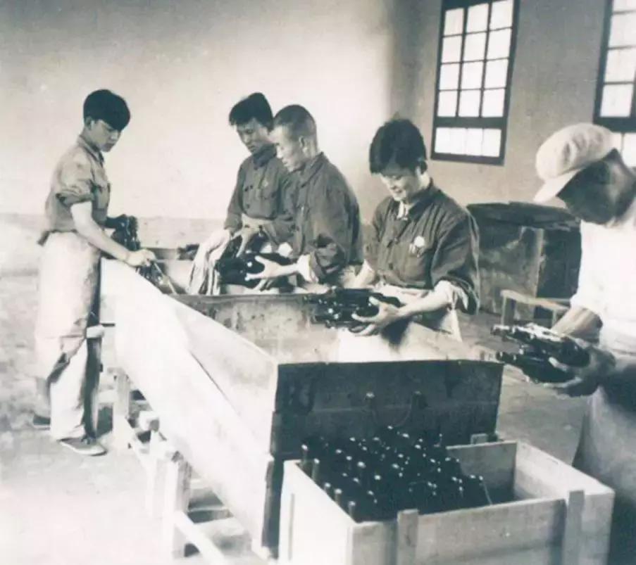 瑗垮嚖閰掓劅鍙楀崈骞寸櫧閰掔殑鐙壒榄呭姏,閲嶈蛋涓濈桓涔嬭矾鎰熷彈涓浗鏂囧寲