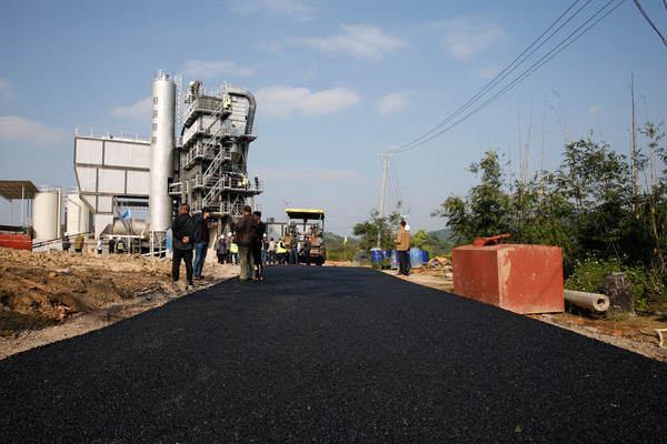 汽车轮胎异常怎么处理,汽车轮胎里有东西会怎么样