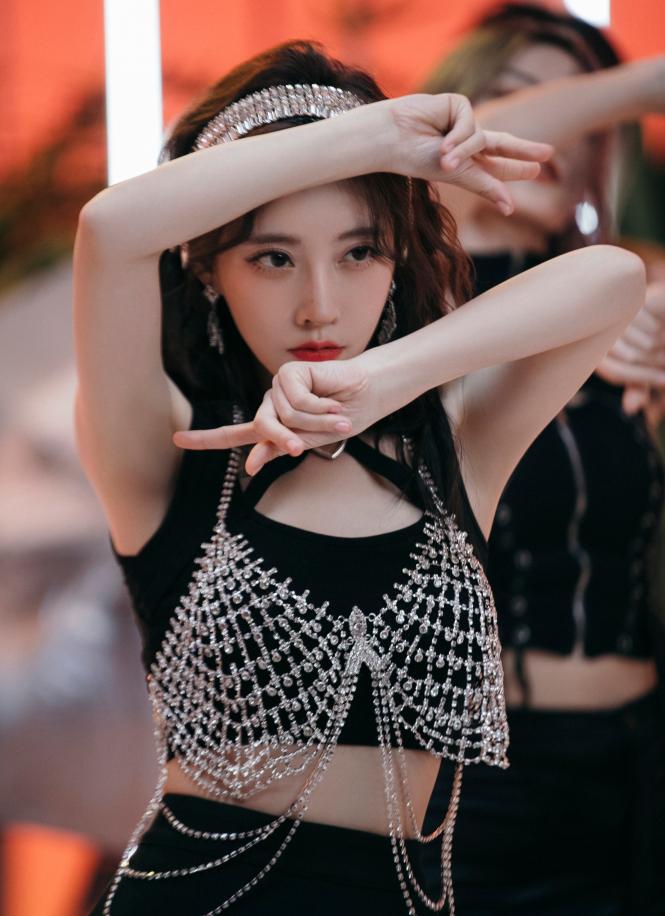 冯提莫新现场唱歌视频,冯提莫新歌说唱