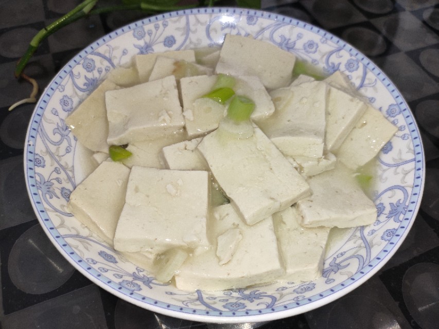 炒豆腐避免粘锅,炒豆腐是不是要勾芡