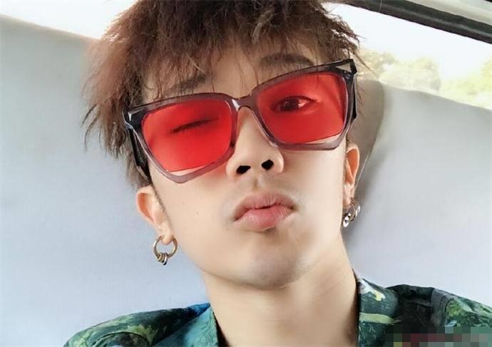 吴建豪和阿k什么关系,吴建豪被吐槽衣服