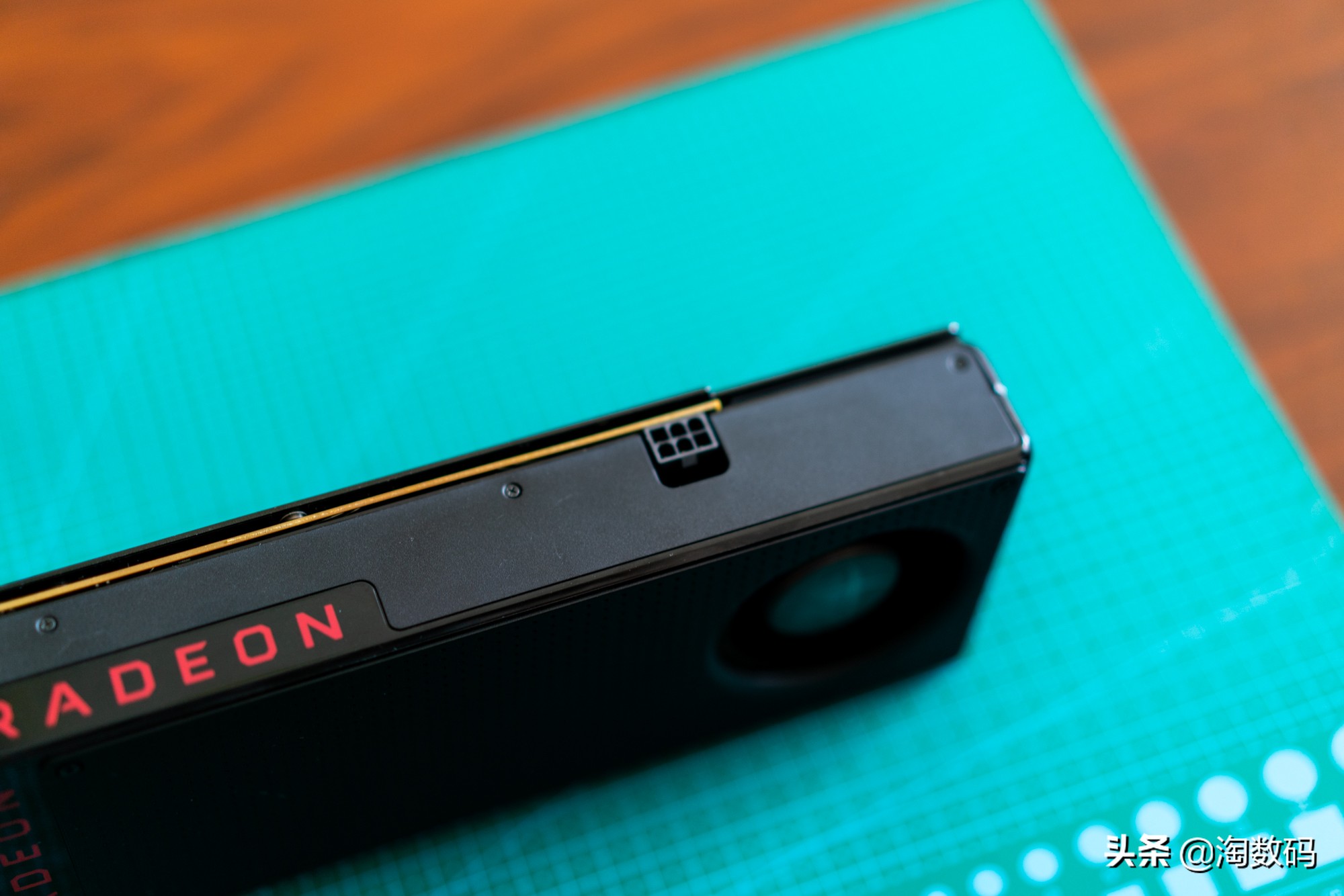 89°C警告：高温燥热一脉相承的AMD涡*公轮**版RX4808GB显示卡