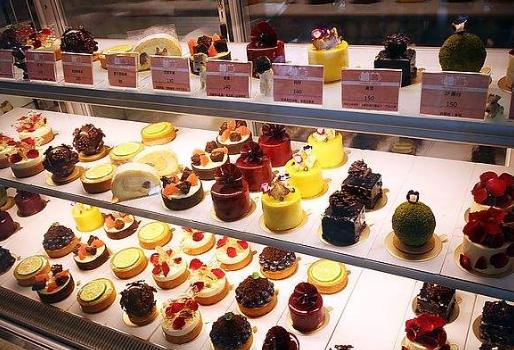 90后甜品店创业案例分享,20万开甜品店创业思路