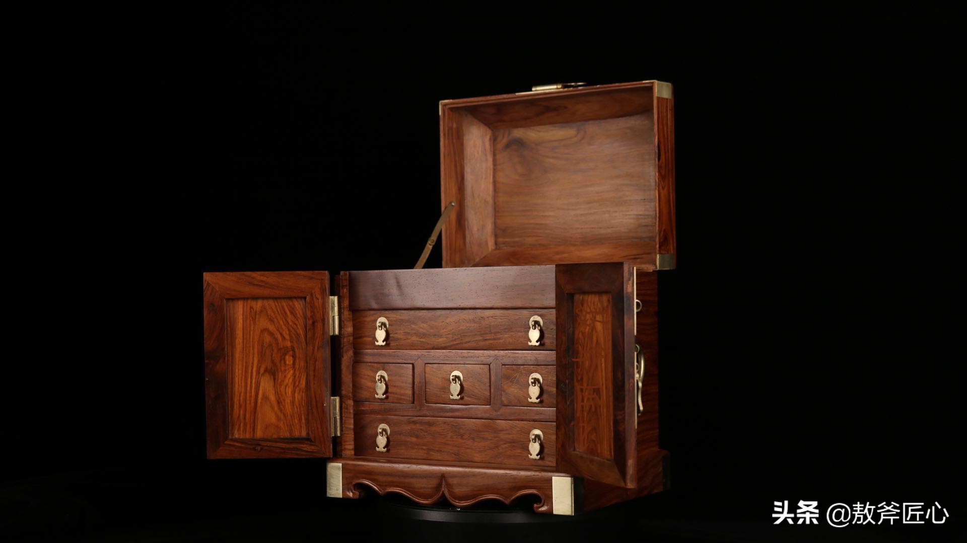 黄花梨鉴别真假只需3秒,海南黄花梨用酒精泡咋分真假