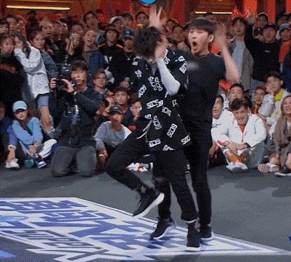 18岁的易烊千玺，凭什么连任两季《这！就是街舞》队长？