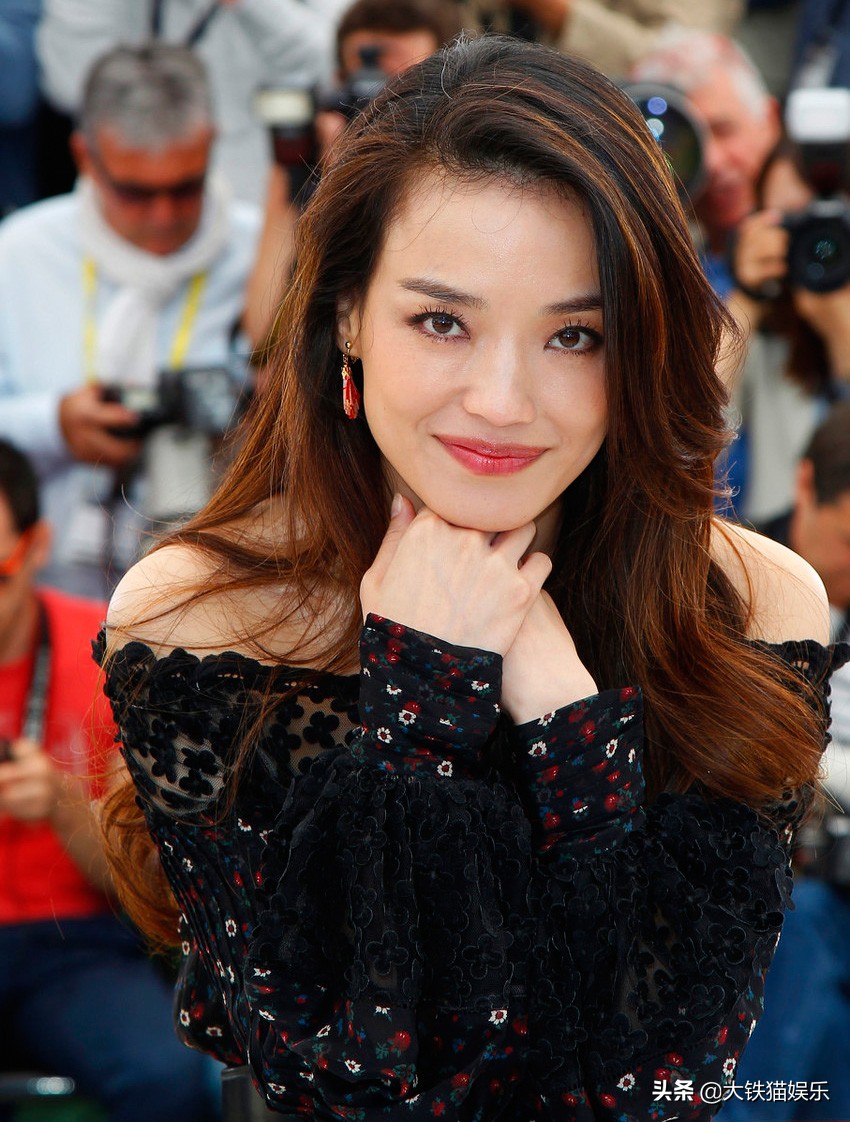 别再削骨追求“锥子脸”了！6位方脸女星告诉你，国字脸才真扛老