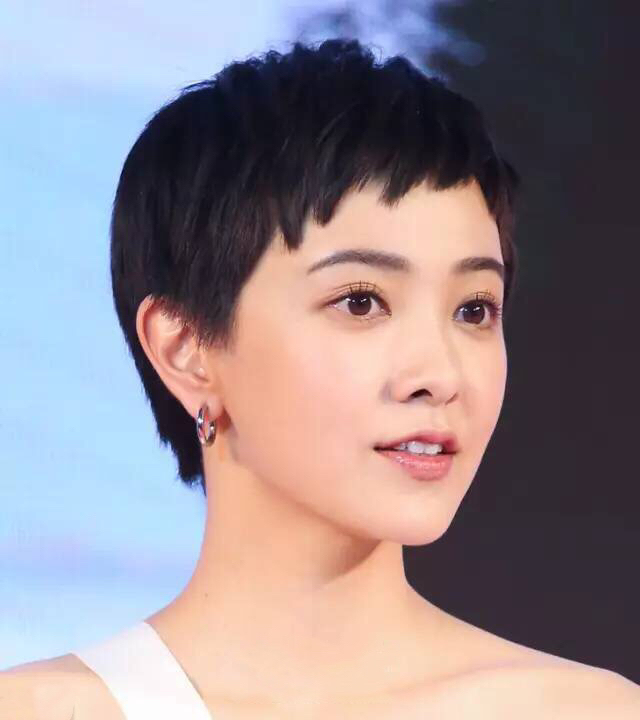 长着一张娃娃脸却一身肌肉,长着一张娃娃的脸