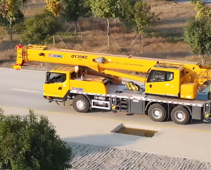 25吨吊车和40吨吊车操作一样吗,25吨吊车和35吨吊车参数差不多