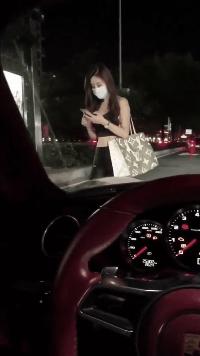 和男朋友约会吊带裙,和男朋友热恋时期穿吊带裙子