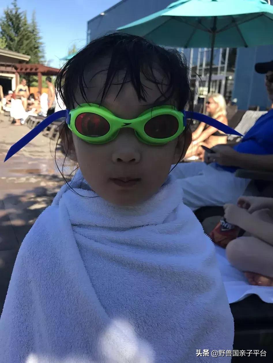 儿童玩水玩沙的正确方法,带小孩去沙滩游泳小技巧