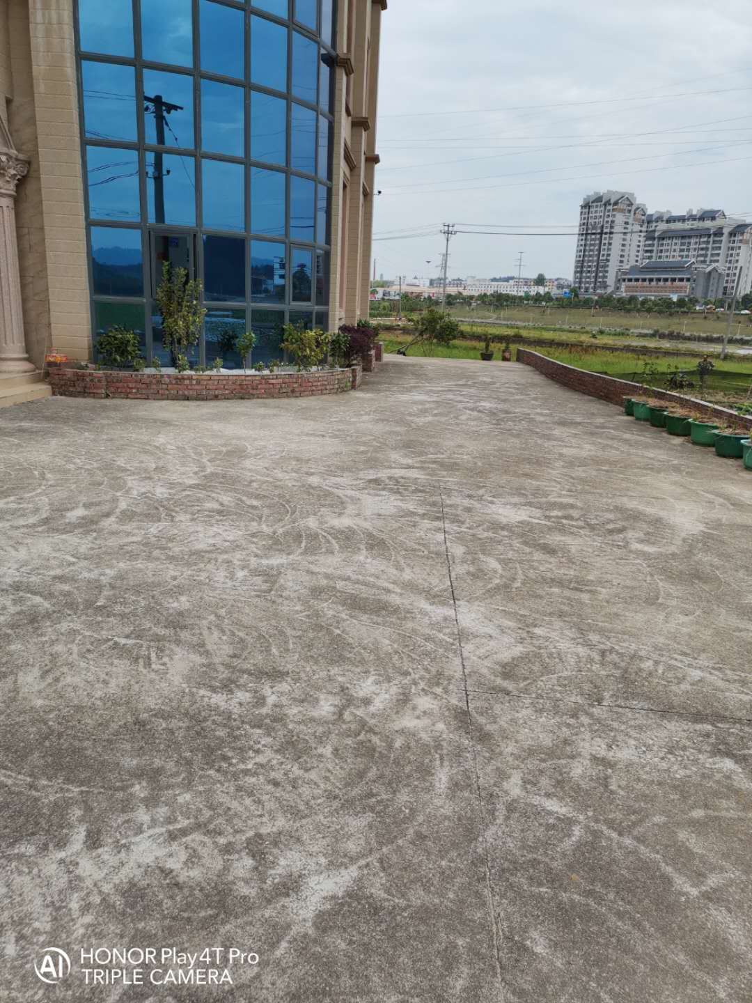 农村自建3000万豪华别墅,农村堂兄弟别墅