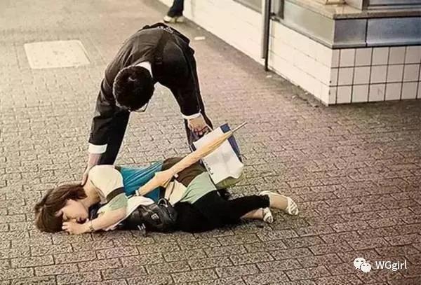 未来服装设计师应该具备哪些素质,服装设计师日常工作全揭秘