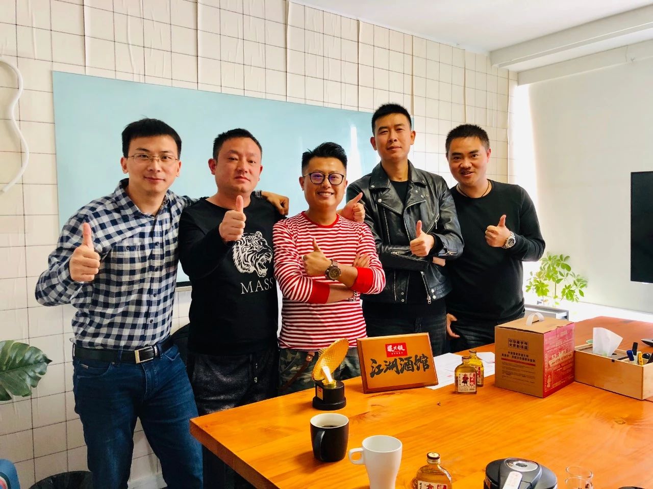 创始人严禁设招商部,为什么这瓶江湖小酒却半年铺满10万个网点?