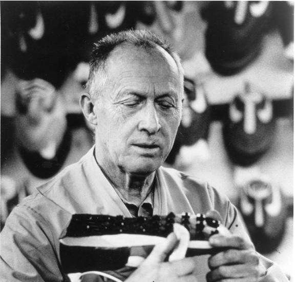 史上最贵的跑鞋冰火两重天,史上最贵的破二跑鞋