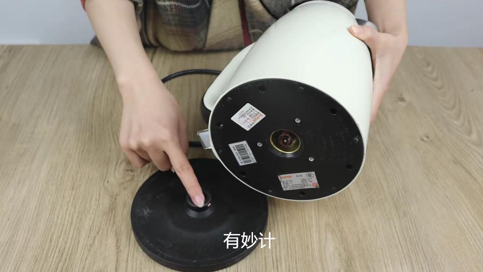 电热水壶坏了用牙签维修,热水壶用牙签戳一下能省电