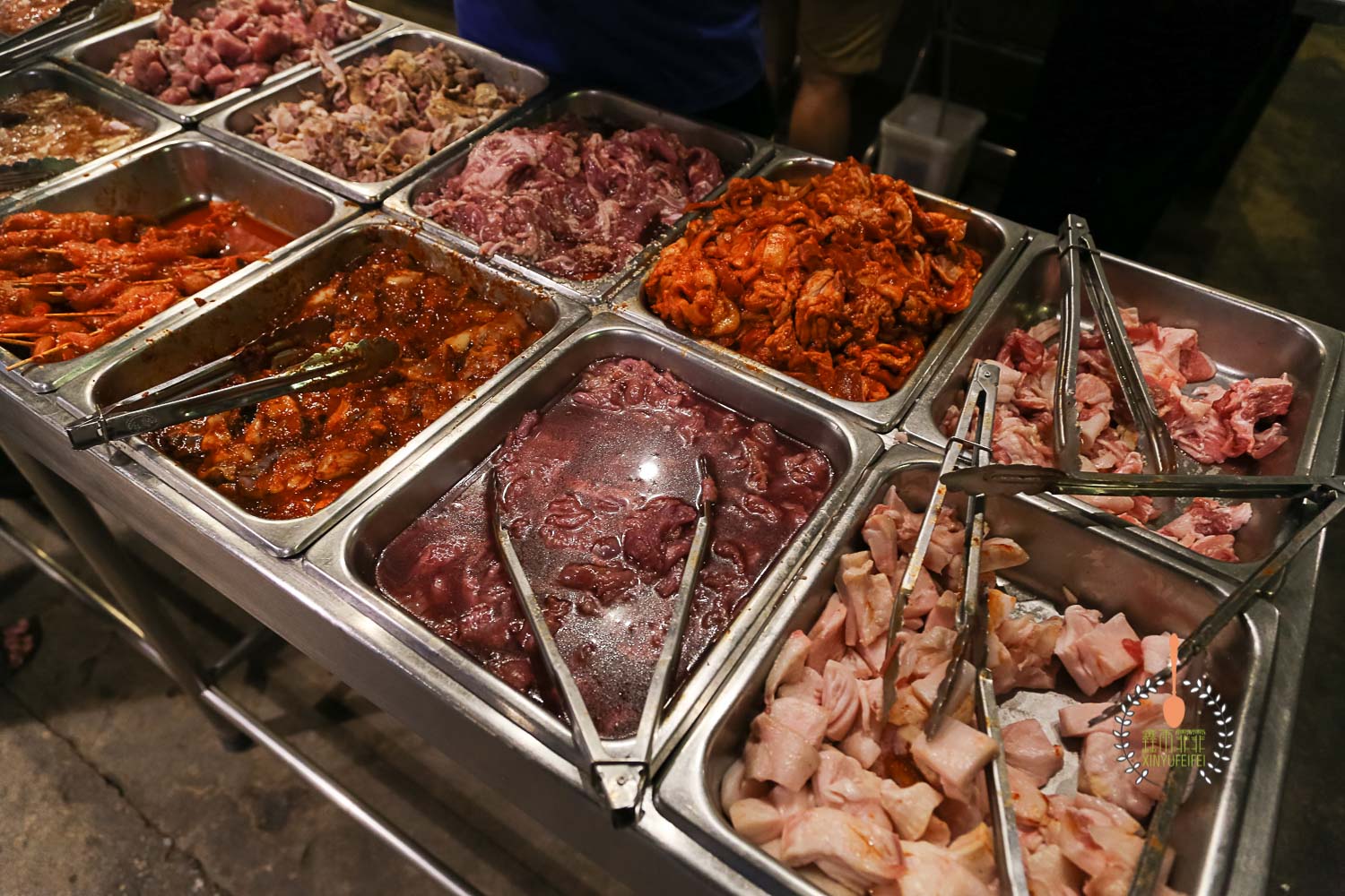 泰国清迈吃自助，别光看招牌，一定要找店主问清楚，要不钱包受损