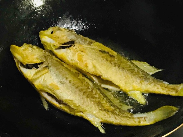 用盐腌的鱼怎样煮好吃,煮鱼时腌鱼的正确腌制方法