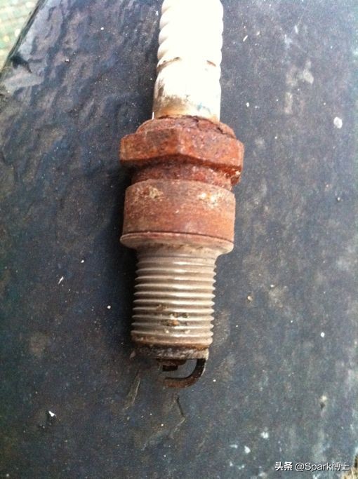 火花塞能不能用白醋清洗？火花塞进水会怎么样？
