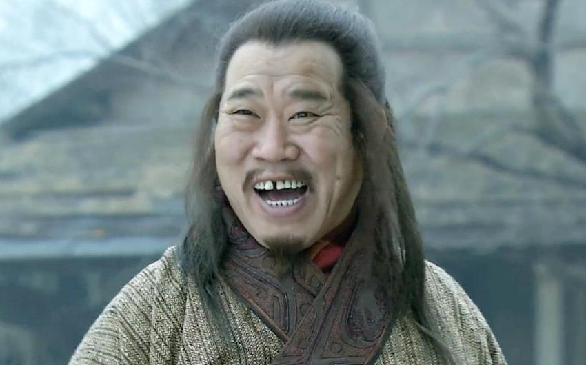 庞统投靠刘备见孔明,庞统临死前说主公被孔明迷惑