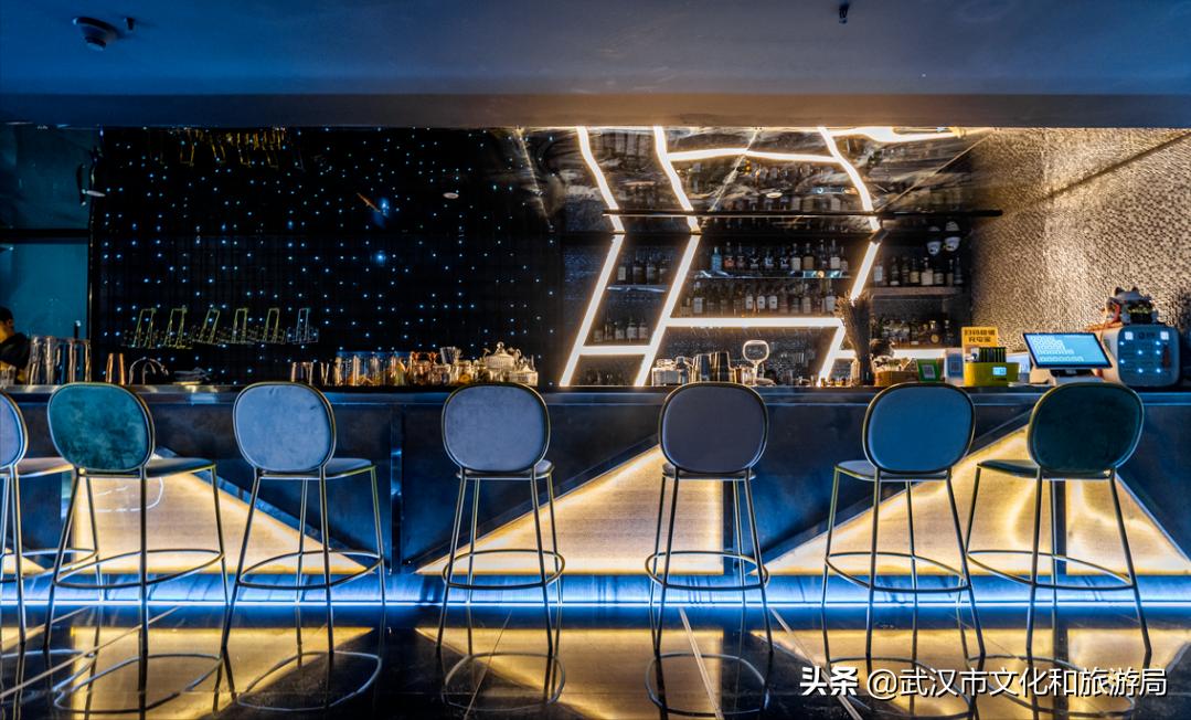 武汉游长江看灯光秀在哪,带你欣赏武汉长江灯光秀