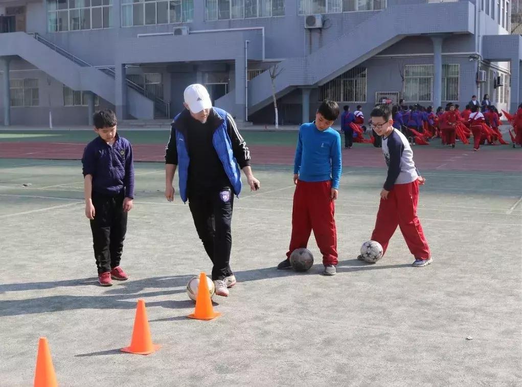 【我们都是追梦人】超越梦想再出发——记韩城市青少年足球俱乐部创始人闫东（图）