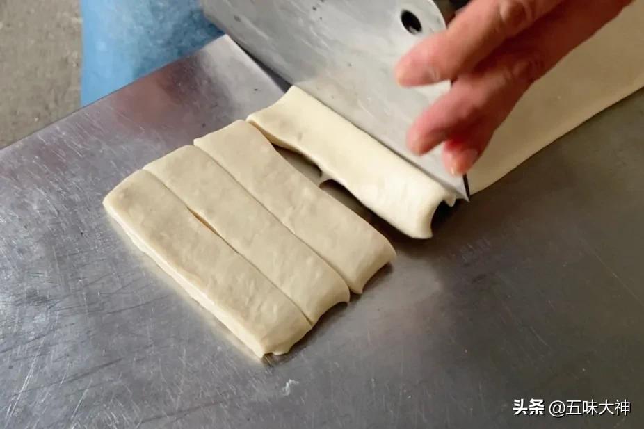 老式油条白矾的做法,矾油条的做法