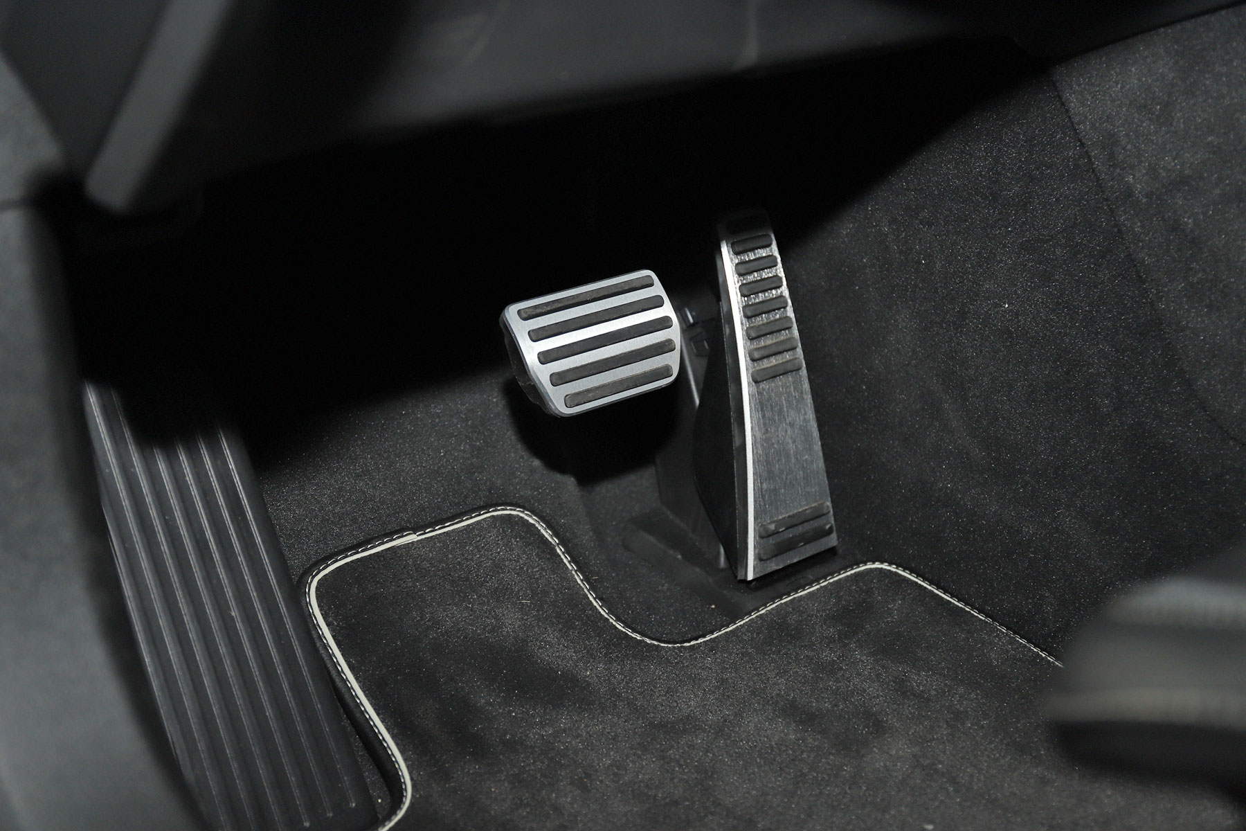 沃尔沃v60是旅行车还是旅行轿车,沃尔沃v60旅行选哪个版本