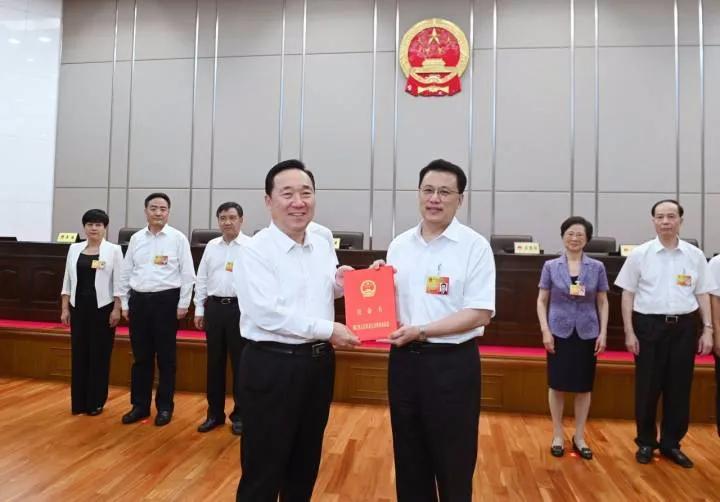 任浙江代省长第二天，王浩去了嘉兴南湖