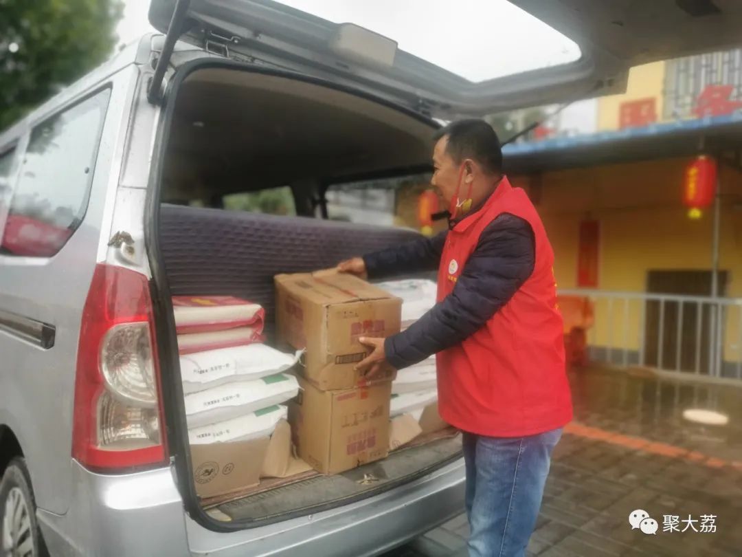 陪老人度过美好重阳节，大荔金龙、鸿运驾校、秦东考务中心在行动