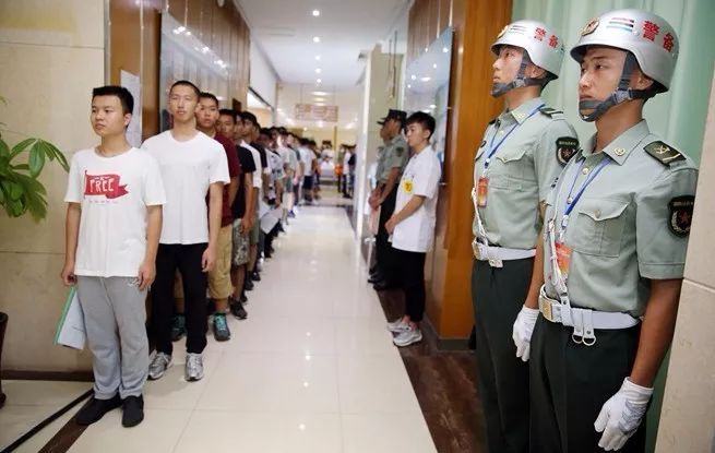 从少尉到上校需要多久,从少尉到上将需要多少年