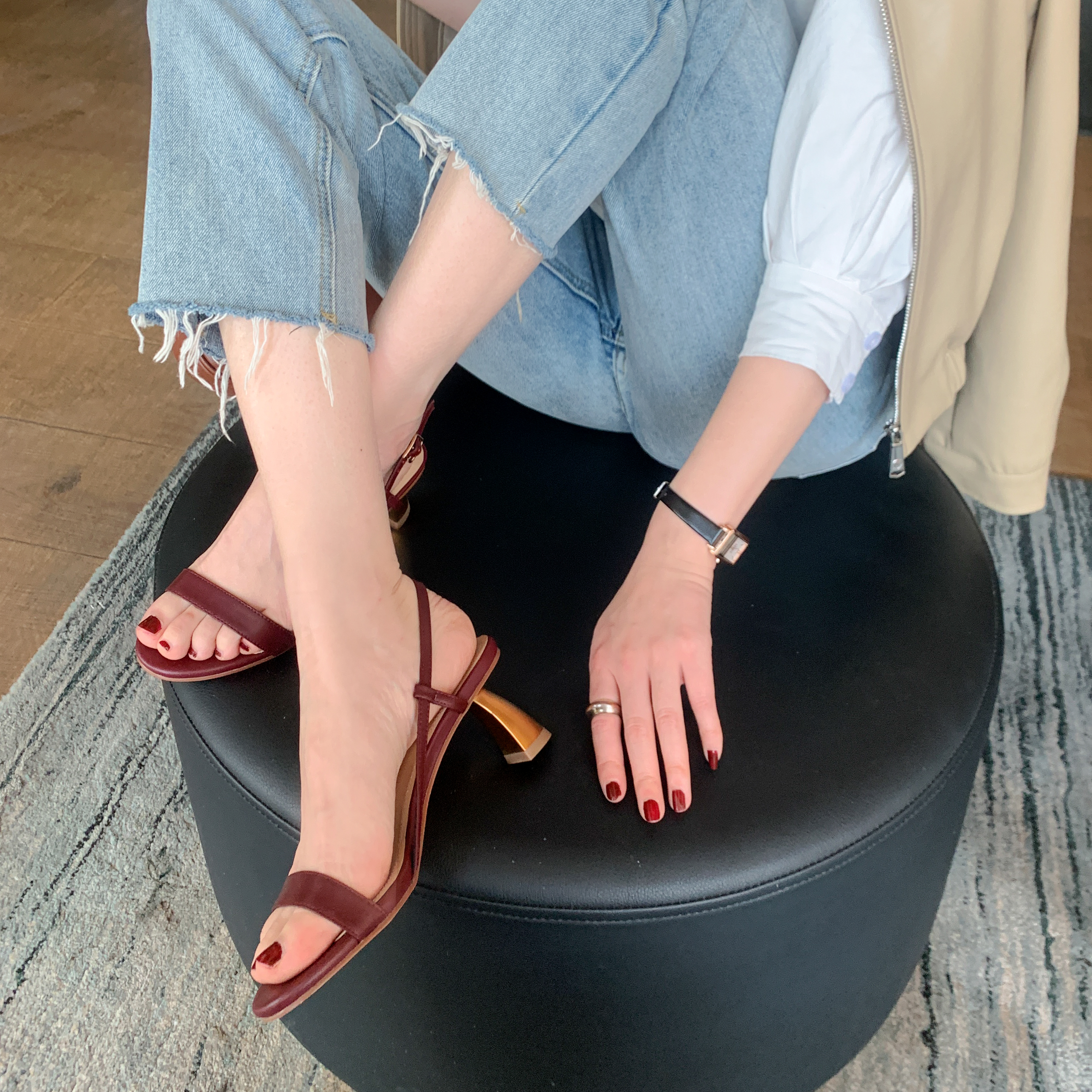 方头细跟凉鞋高跟鞋搭配,黑色尖头细跟高跟鞋怎么搭配上衣