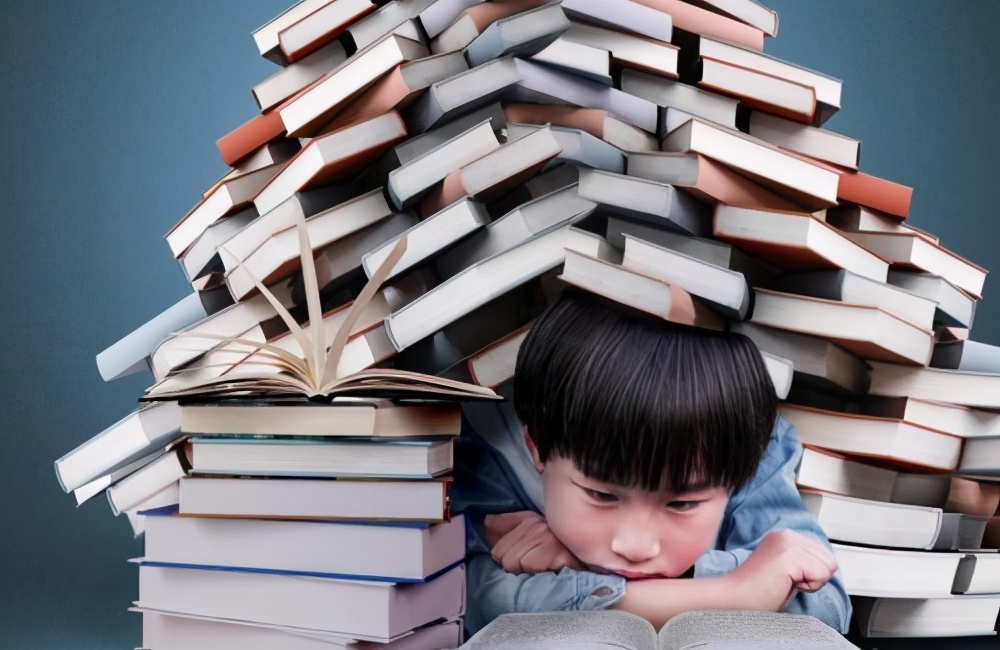 孩子内向害羞怎么办,想让孩子胆大自信优秀,4个方法来改善