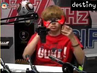 他们拼命化解尴尬的样子，够我笑上一整天