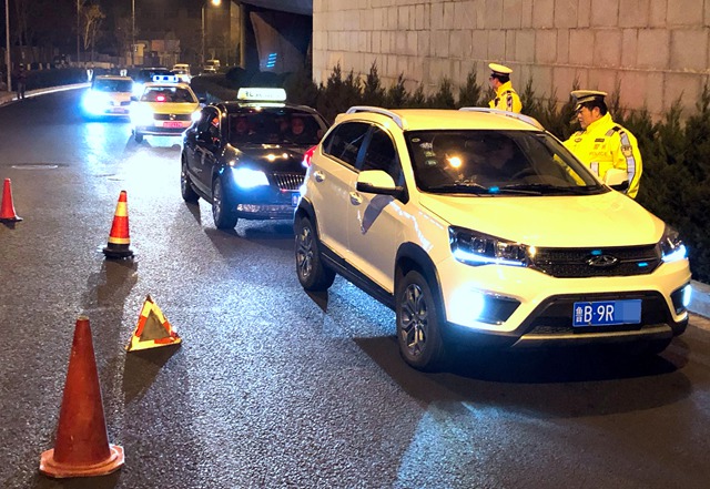 喝五瓶啤酒相当于多少白酒,喝一杯白酒算多吗